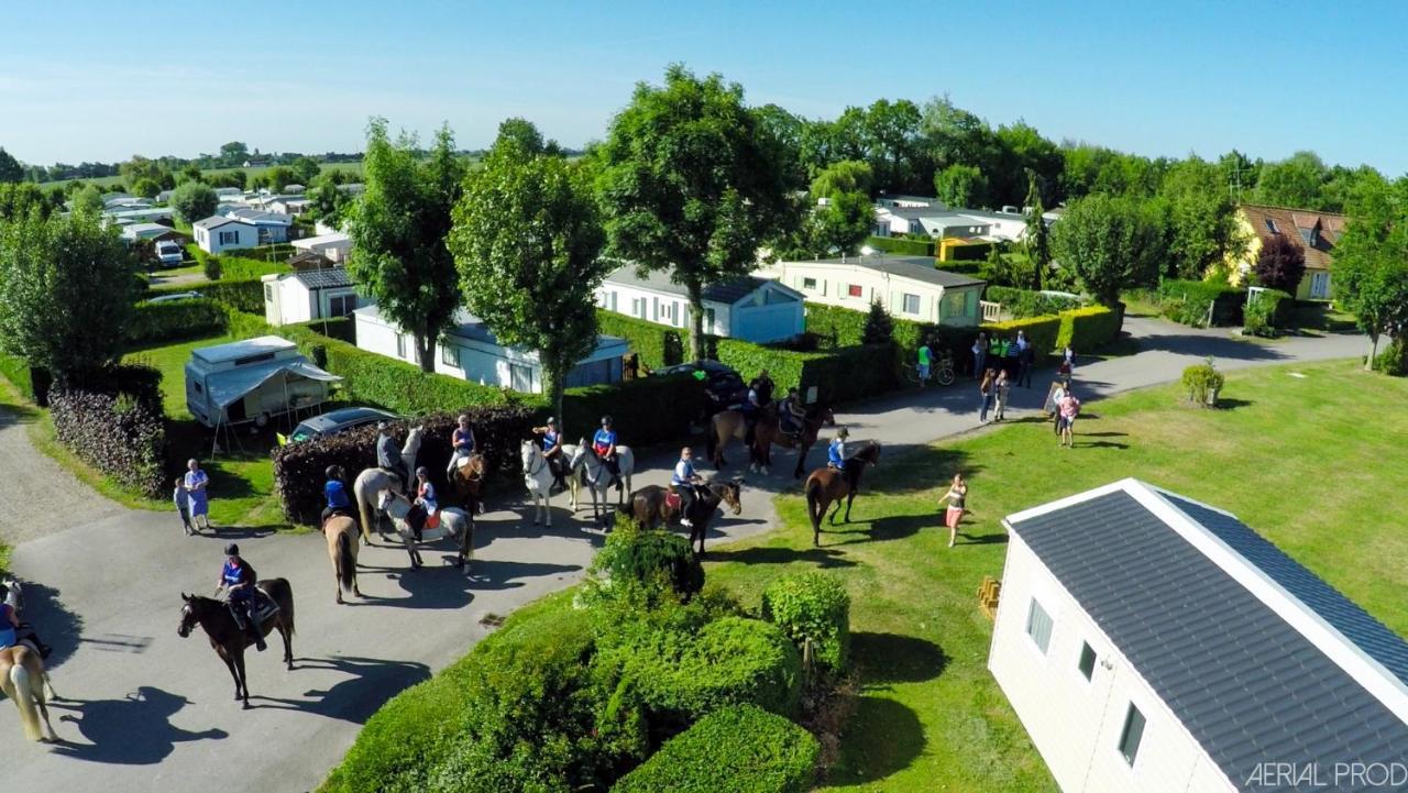 Camping La Haie Penee **** Saint-Quentin-en-Tourmont Eksteriør billede